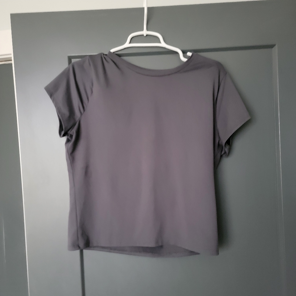 Hollister Women's Soft stretch seamless fabric crew baby tee. Regular Xl